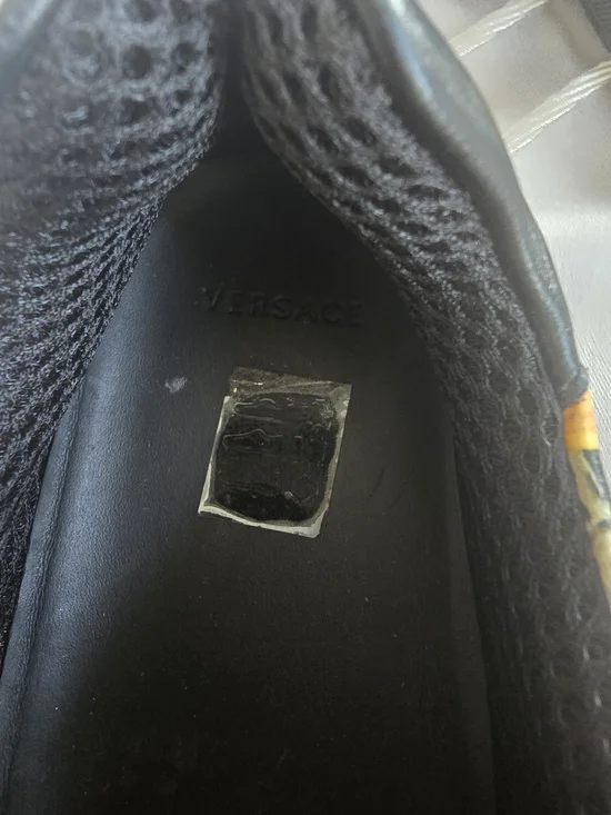 Versace Black & Yellow - Picture 8 of 9